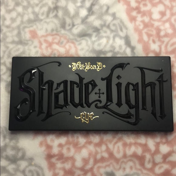 KVD Shade + Light Eye Contour Palette. - Picture 1 of 3